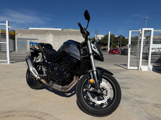 Honda CB750 Hornet A2 (2023)