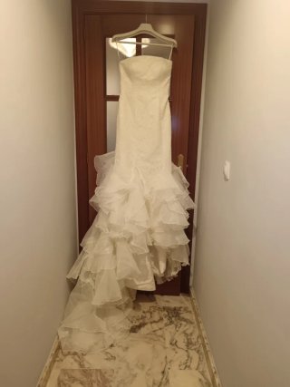 Traje de Novia Semicola con Capas