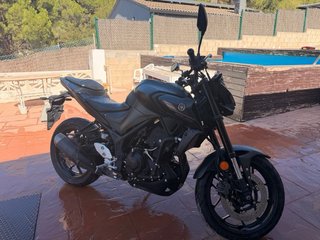 Yamaha MT-03 Negra