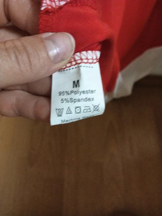 Blusa Roja y Blanca