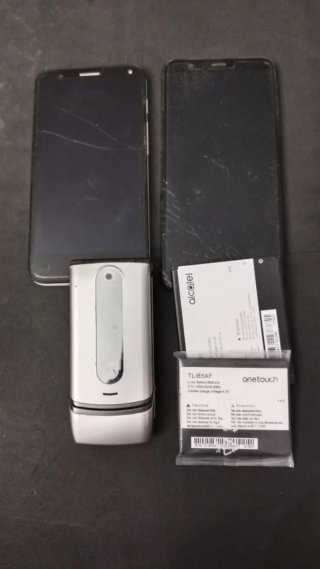 Il lotto a 8 euro. Telefoni mobili Alcatel e batteria