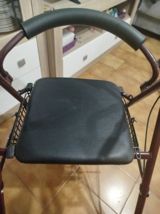 Andador con Asiento y Cesta