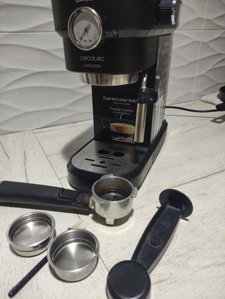 Cafetera Cecotec Cafelizzia