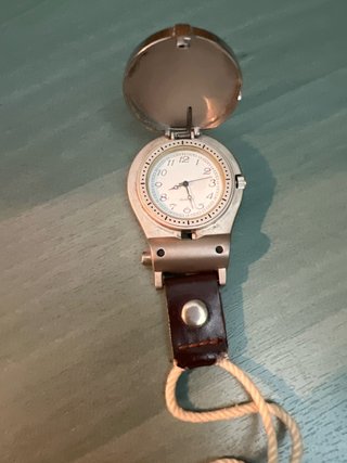 Reloj de Cuarzo con Tapa