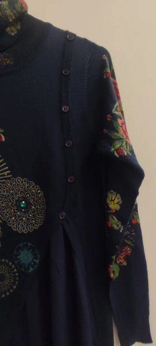 Camiseta de cuello alto con estampado floral
