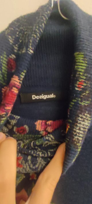 Camiseta de cuello alto con estampado floral