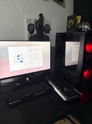 PC Gamer MSI con luces LED rojas
