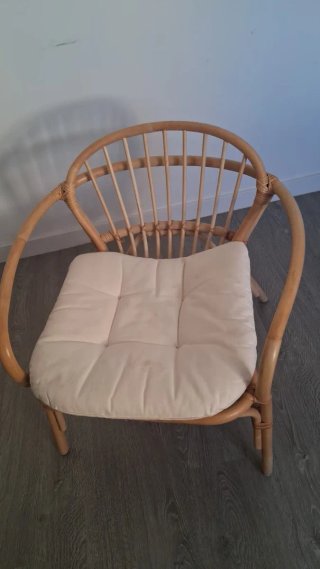 Sillón de rafia beige y marrón