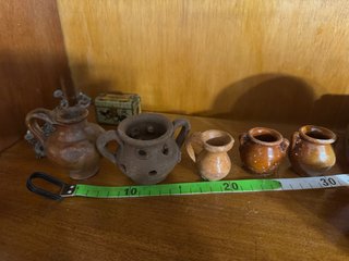 Set di miniature in ceramica antica per case delle bambole