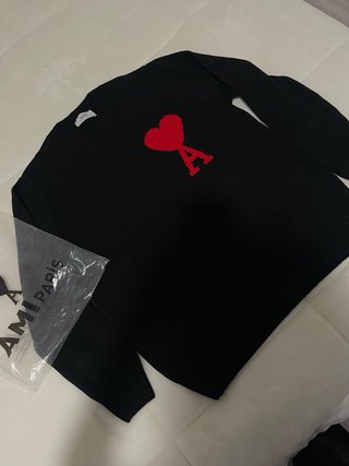 Maglione Ami Paris con cuore rosso