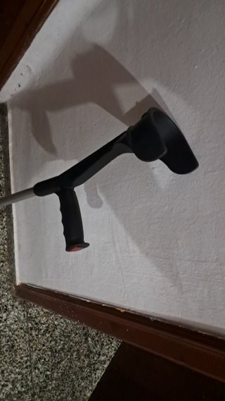 Muleta axilar ajustable adulto practicamente nueva