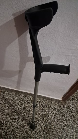 Muleta axilar ajustable adulto practicamente nueva