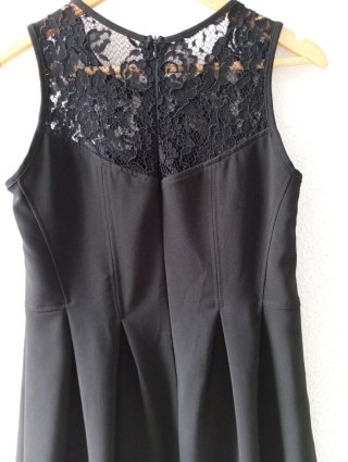 Vestido negro Pimkie con encaje