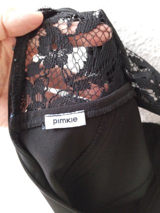Vestido negro Pimkie con encaje