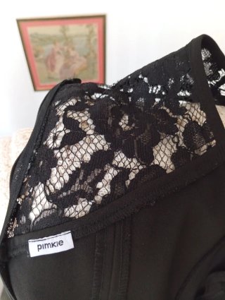 Vestido negro Pimkie con encaje