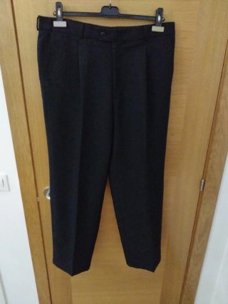 Pantalón de vestir negro con pinzas