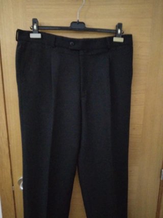 Pantalón de vestir negro con pinzas