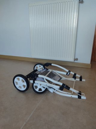 Carrito de juguete 2 en 1. Combi silla y capazo.