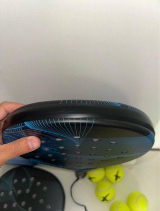 Pala de Pádel Adrenix  y 3 Pelotas