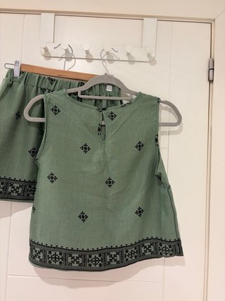 Conjunto de Blusa y Shorts Estampados