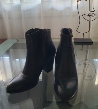 Botines negros con cremallera