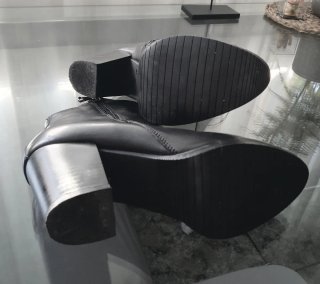 Botines negros con cremallera