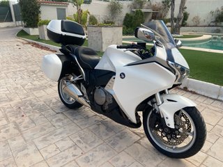 Honda VFR 1200F Blanca