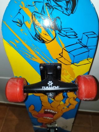 Skate Completo Tijuana (Mano / Ruedas Rojas)