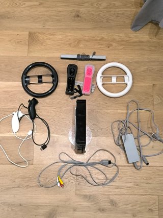 Consola Nintendo Wii con accesorios y 13 juegos