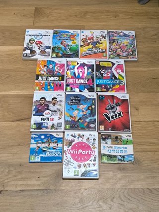Consola Nintendo Wii con accesorios y 13 juegos