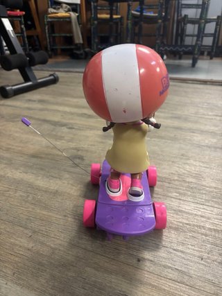 Doctora Juguetes – Patinete teledirigido con mando