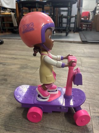 Doctora Juguetes – Patinete teledirigido con mando