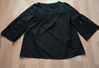 Blusa negra con encaje Shein Curve