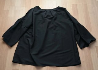 Blusa negra con encaje Shein Curve