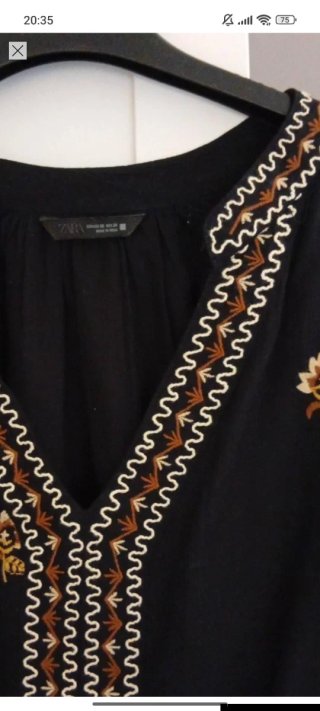 Blusa Zara Negra con Bordados