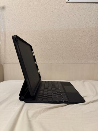 ESR Rebound Teclado RGB Bluetooth + Trackpad iPad