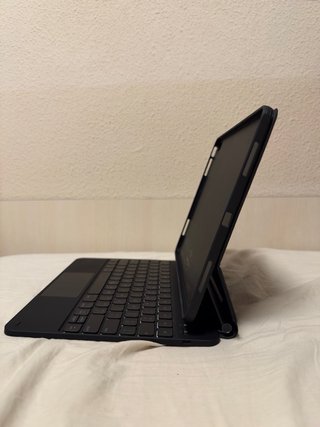 ESR Rebound Teclado RGB Bluetooth + Trackpad iPad