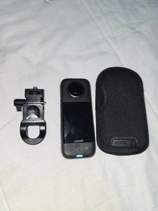 Insta360 X3 + Funda y Soporte