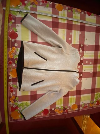 Chaqueta Cortavientos Gris Talla 11-12 años