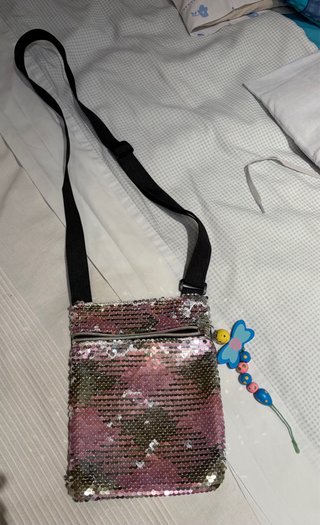 Bolso de lentejuelas rosa y plateado