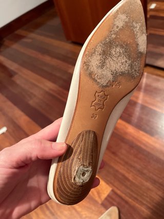 Zapatillas Abiertas de Cuero suave, color Beige (