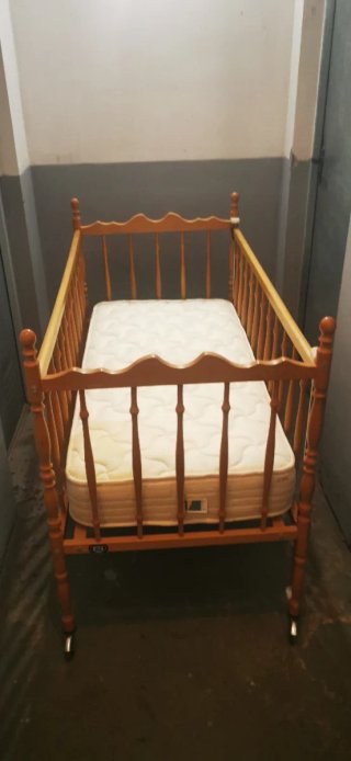 Cuna de madera Jané. Colchon de 120 mm