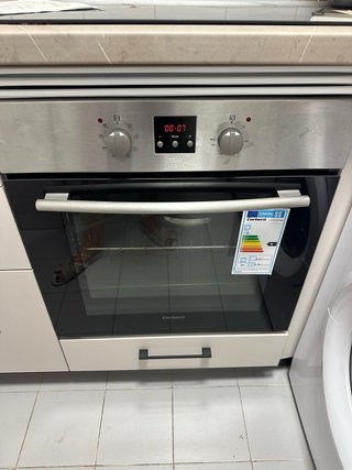 Cocina completa con muebles y electrodomésticos