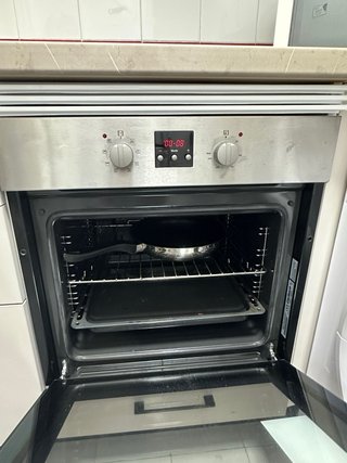 Cocina completa con muebles y electrodomésticos