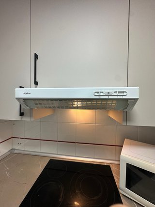 Cocina completa con muebles y electrodomésticos