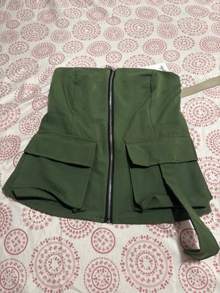 Top militar cremallera y bolsillos