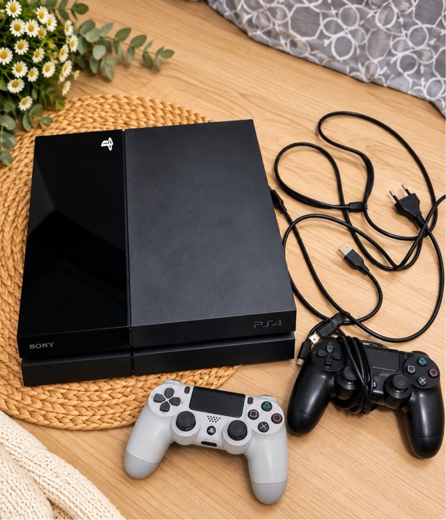 Consola PS4 Sony + 2 Mandos y Cables