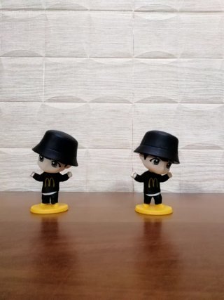 2 Statuine Jung Kook McDonald's