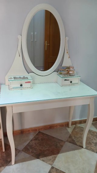 Tocador Blanco con Espejo Ovalado