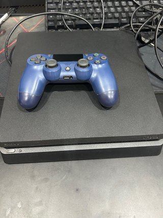 PS4 Slim 500GB Negra + Volante Hori